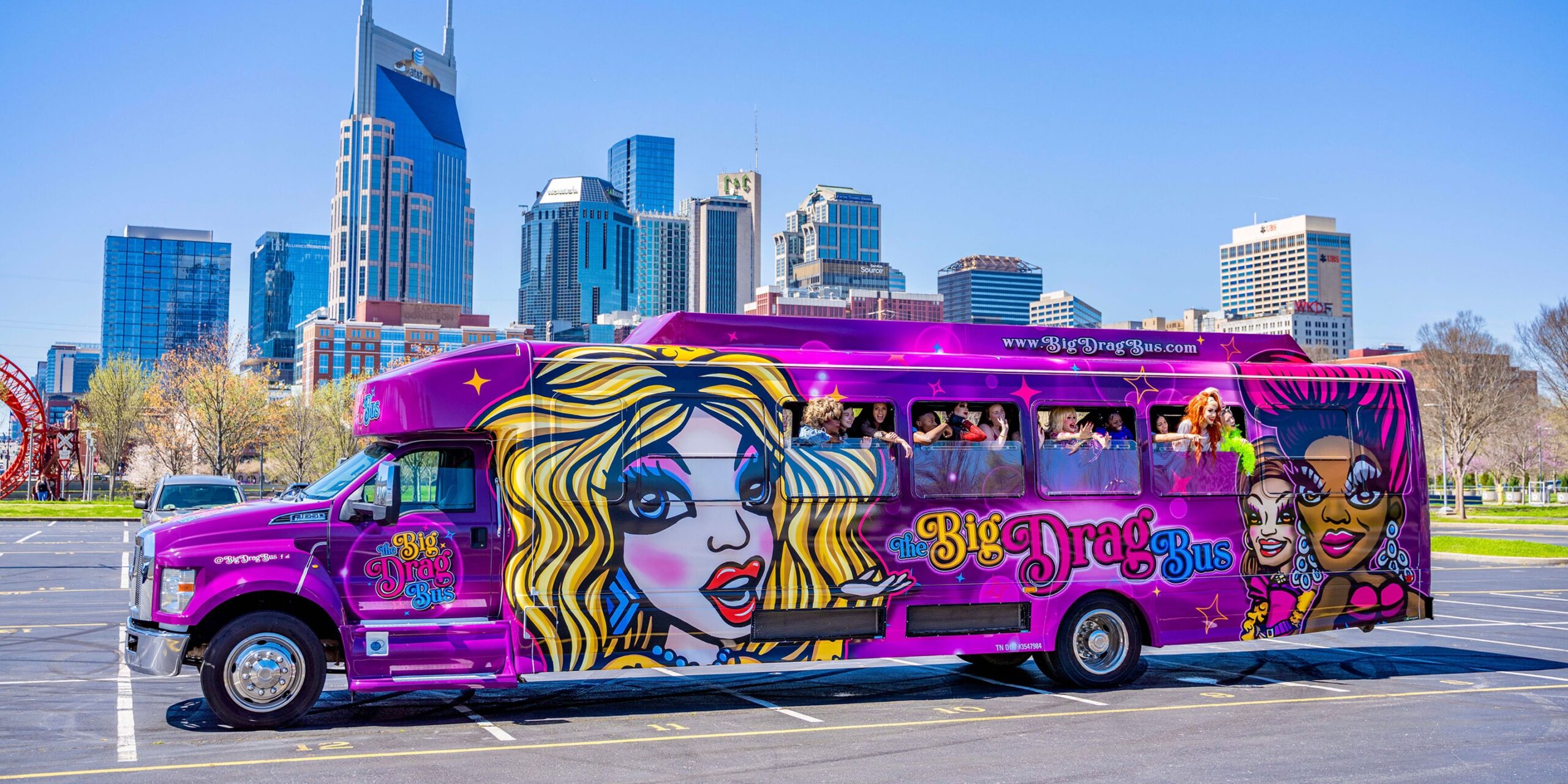 the big drag bus parked in front of the nashville skyline